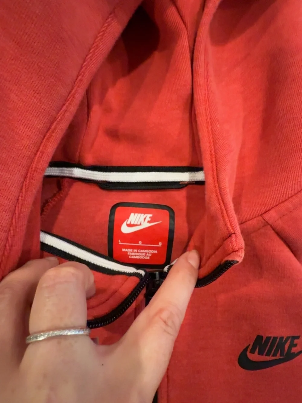 YOUTH (L) Red Nike Tech Set